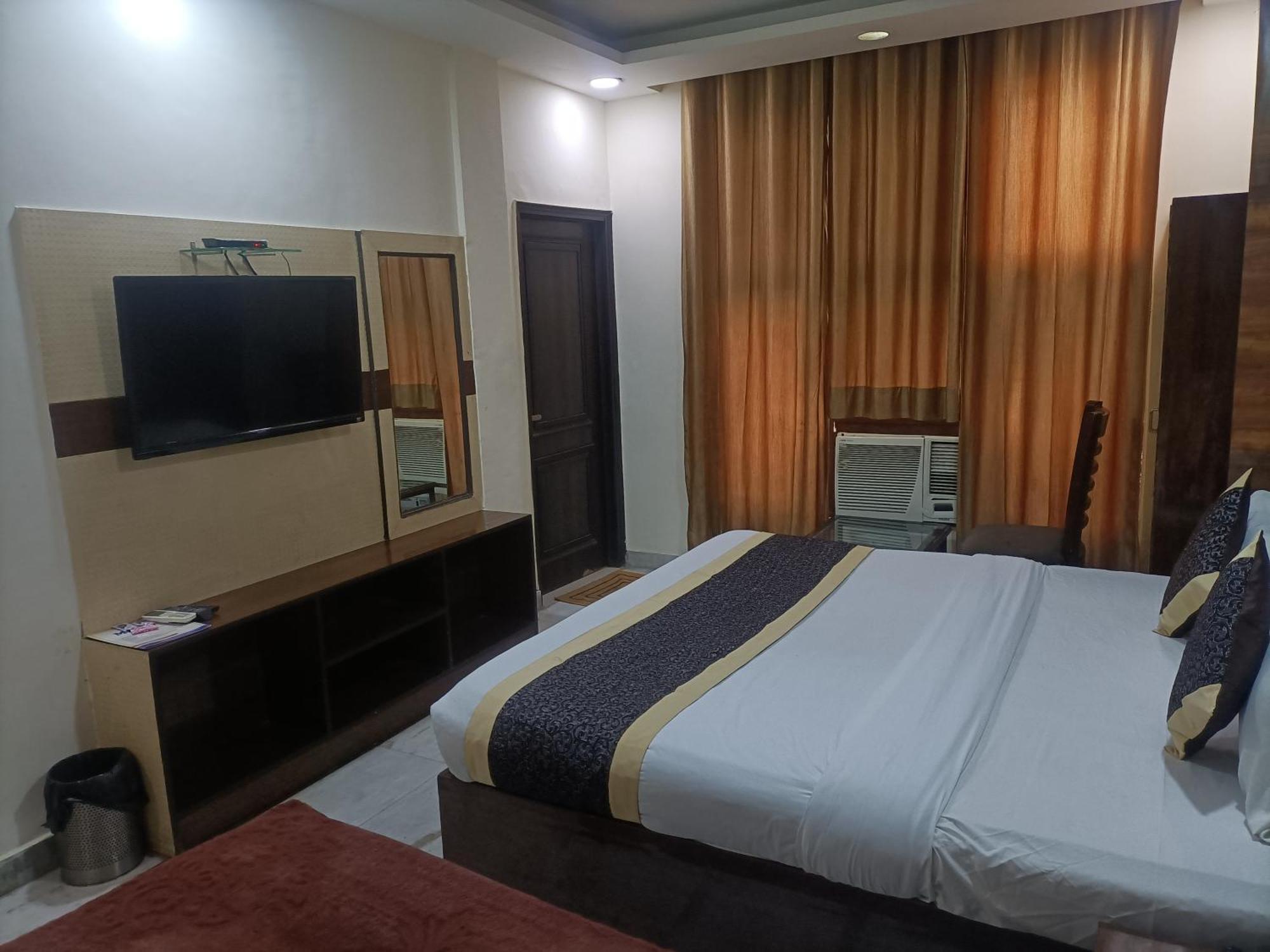 Hotel Grand Aerotech Ню Делхи Екстериор снимка