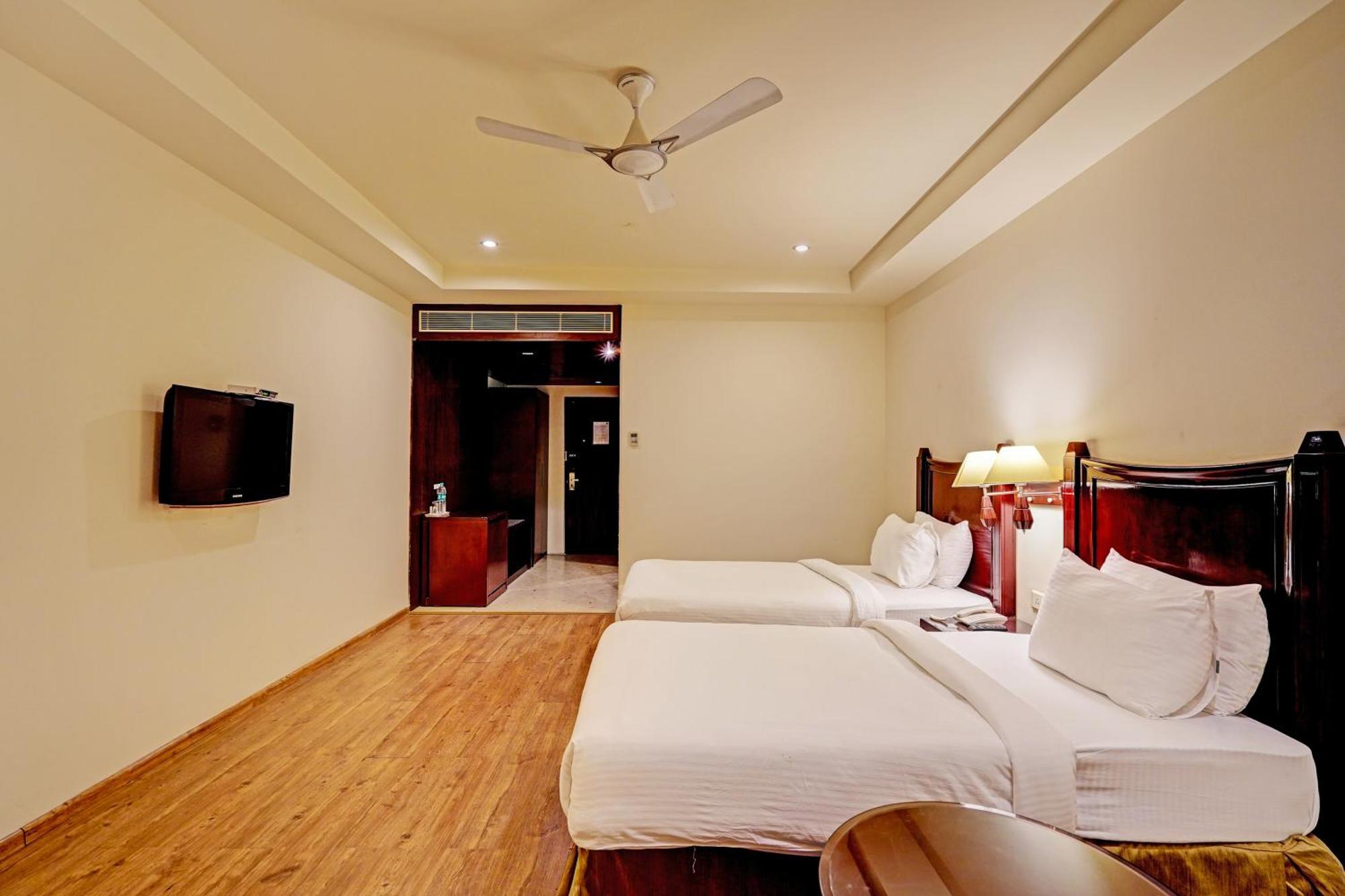 Hotel Grand Aerotech Ню Делхи Екстериор снимка