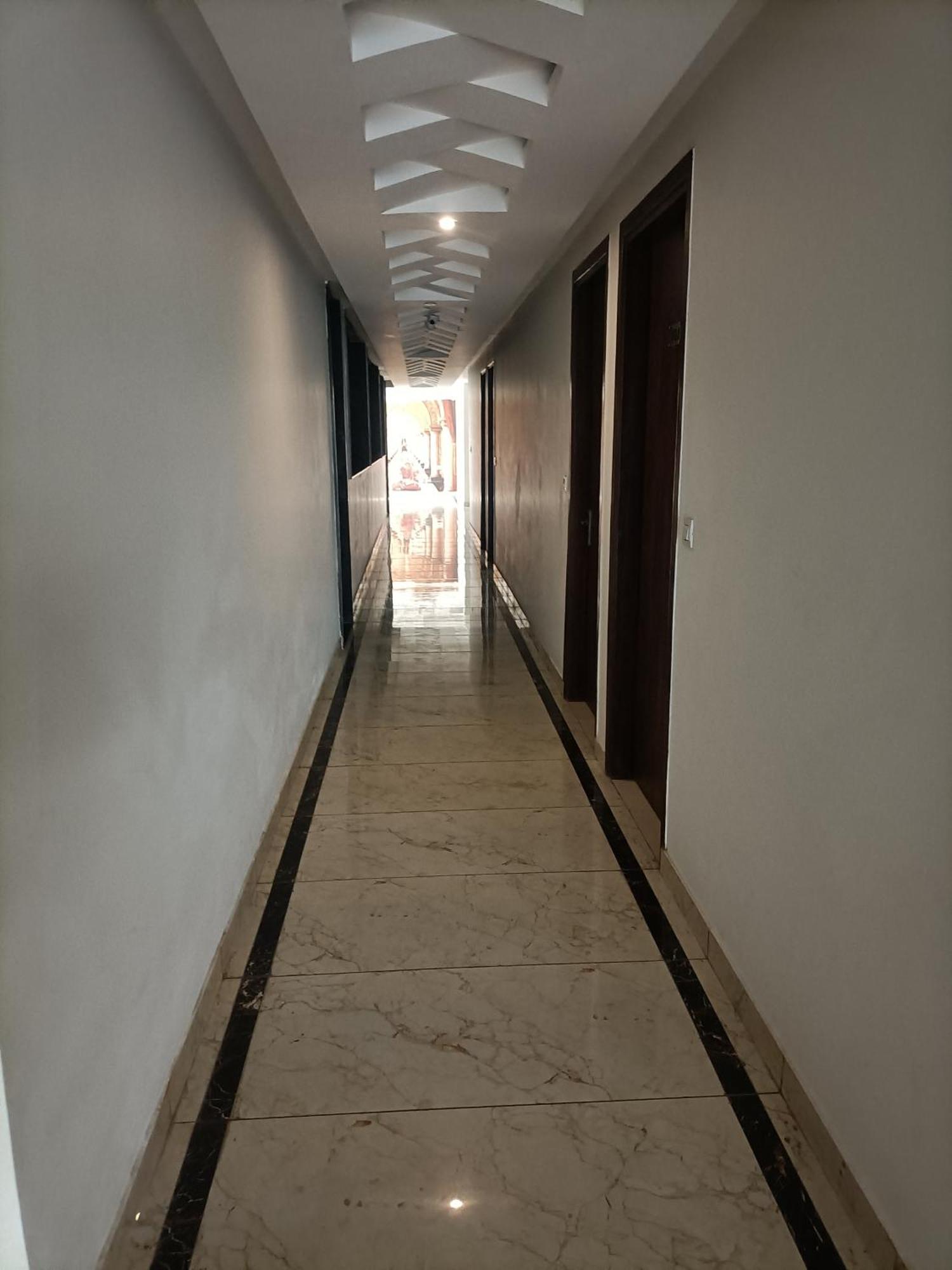 Hotel Grand Aerotech Ню Делхи Екстериор снимка