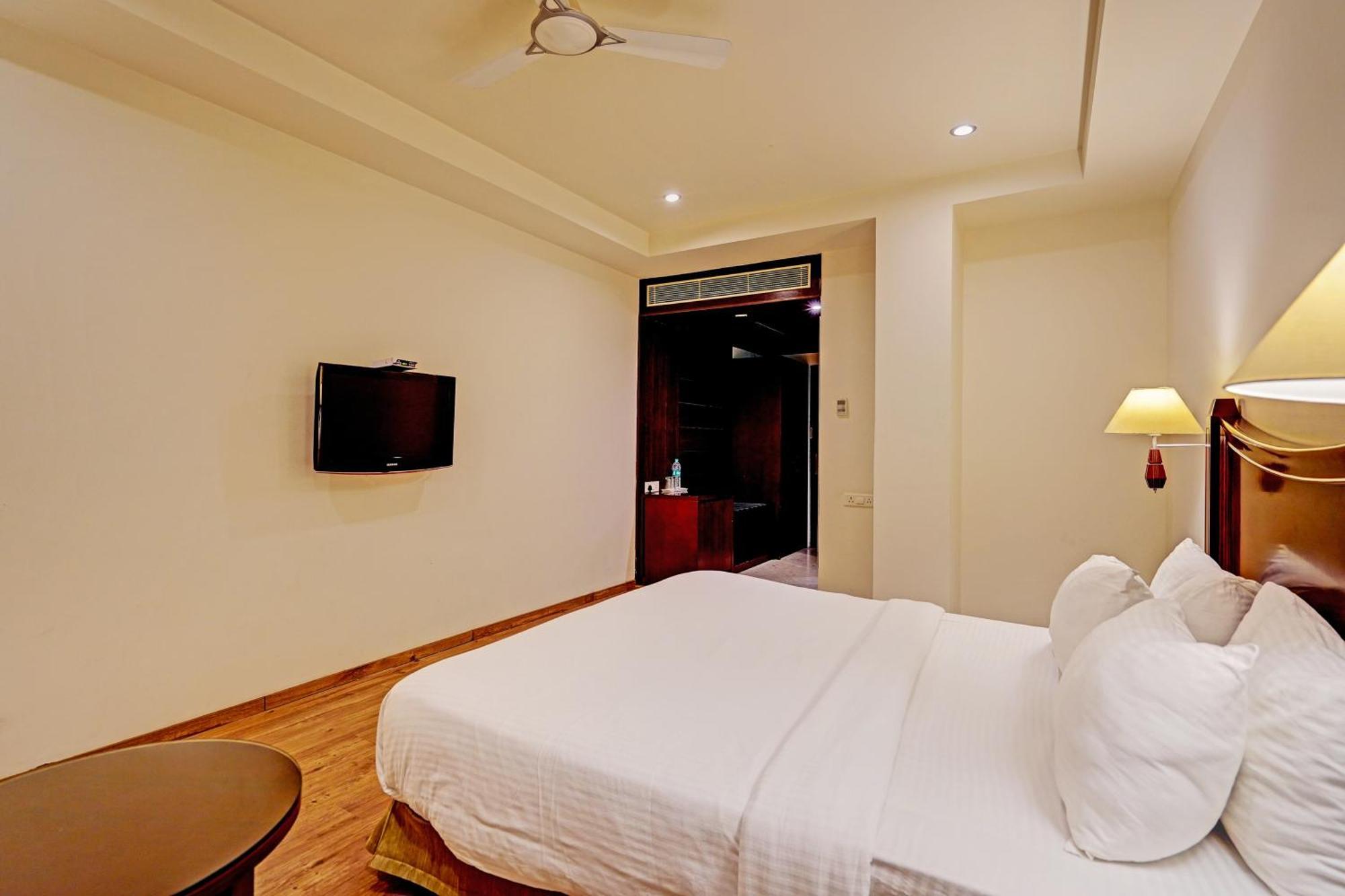 Hotel Grand Aerotech Ню Делхи Екстериор снимка